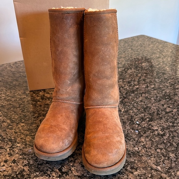 UGG Brown Shearling Boots GUC 7 - Picture 13 of 16